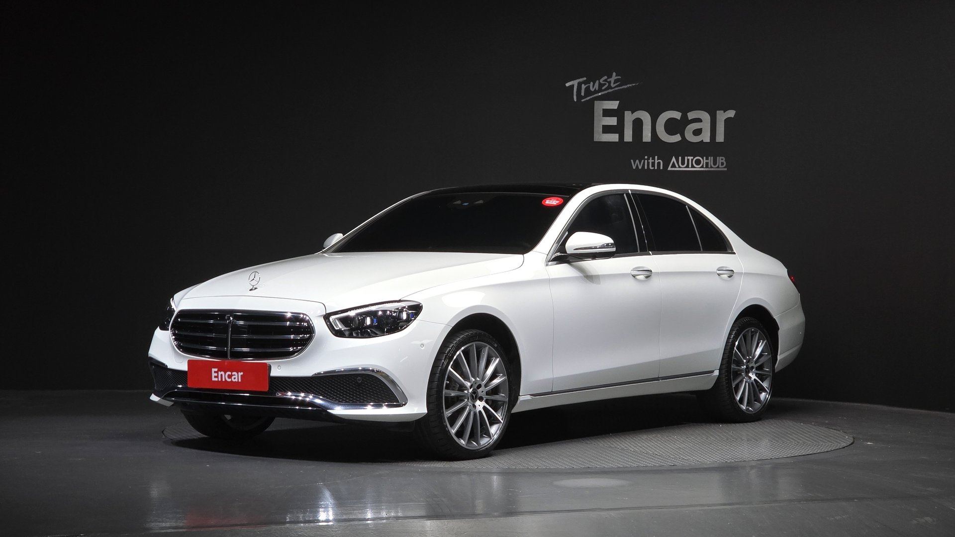 MERCEDES-BENZ E-CLASS - View 1