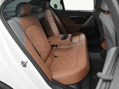 2025 BMW 5 SERIES — миниатюра 12