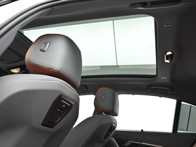 2025 BMW 5 SERIES — миниатюра 19