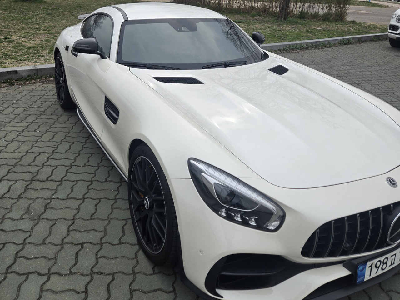 MERCEDES-BENZ AMG GT - View 1