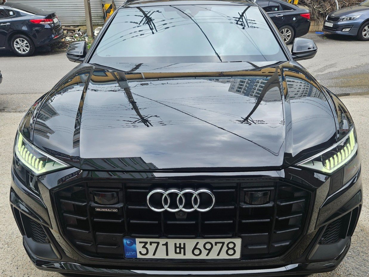 2022 AUDI Q8 photo 1