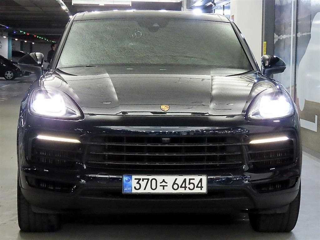 PORSCHE CAYENNE - View 1