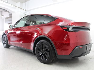 TESLA MODEL Y - 8