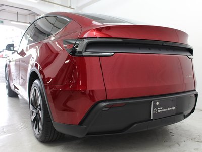 TESLA MODEL Y - 9