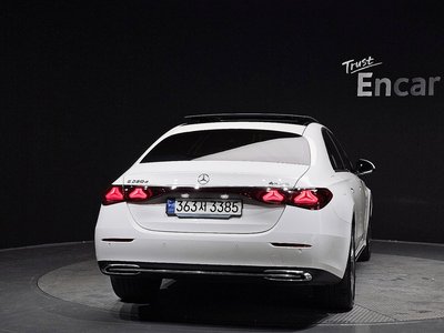 MERCEDES-BENZ E-CLASS - 3