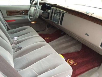 CADILLAC FLEETWOOD - 4