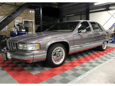 CADILLAC FLEETWOOD - 1