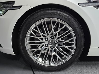 صورة 6 لـ 2021 Genesis G90