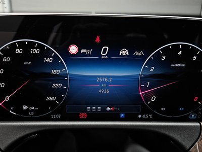 MERCEDES-BENZ E-CLASS - 8