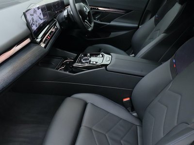 صورة مصغرة 13 لـ 2025 BMW 5 SERIES TOURING