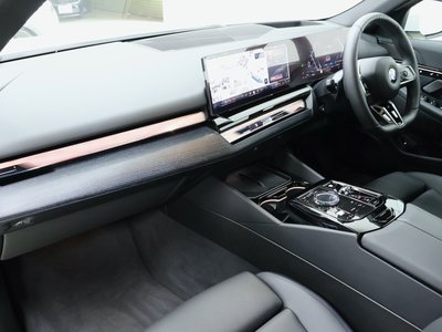 صورة مصغرة 30 لـ 2025 BMW 5 SERIES TOURING