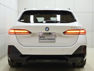 2025 BMW 5 SERIES TOURING — фото 10
