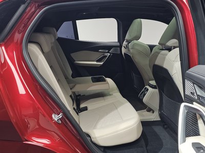 2024 BMW IX2 — миниатюра 18