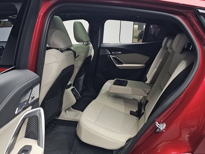 2024 BMW IX2 — миниатюра 17