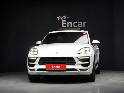 PORSCHE MACAN - 2