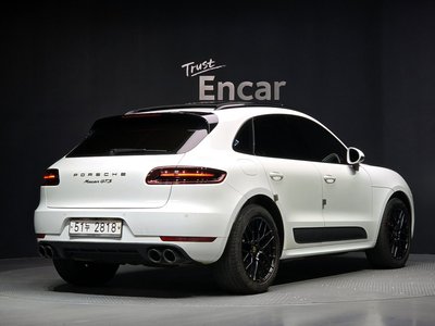 PORSCHE MACAN - 3