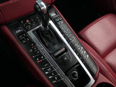 PORSCHE MACAN - 9