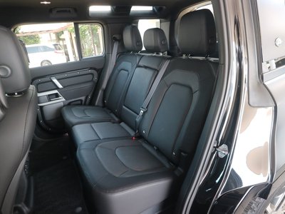 LAND ROVER DEFENDER - 10