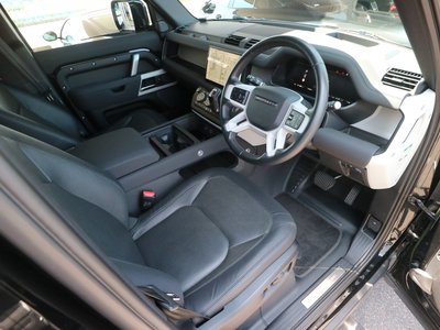 LAND ROVER DEFENDER - 8