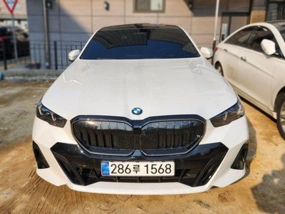 BMW 5 SERIES - 1