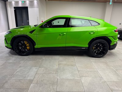 LAMBORGHINI URUS - 10