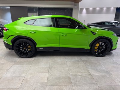 LAMBORGHINI URUS - 4