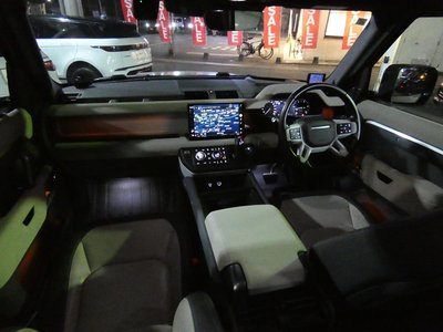 LAND ROVER DEFENDER - 6