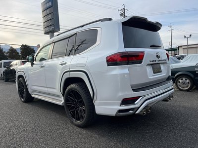 TOYOTA LAND CRUISER 300 - 9