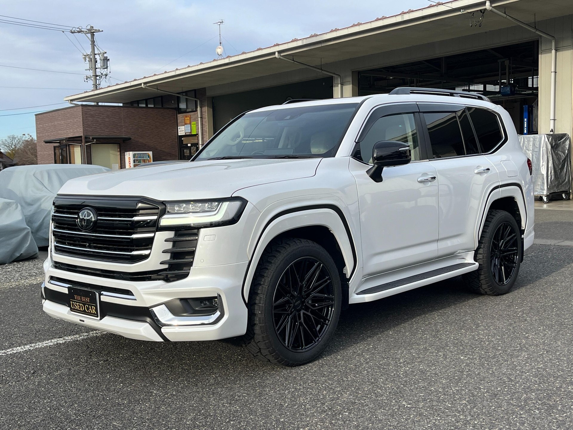 TOYOTA LAND CRUISER 300 - View 1