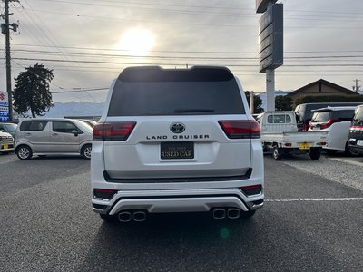 TOYOTA LAND CRUISER 300 - 8