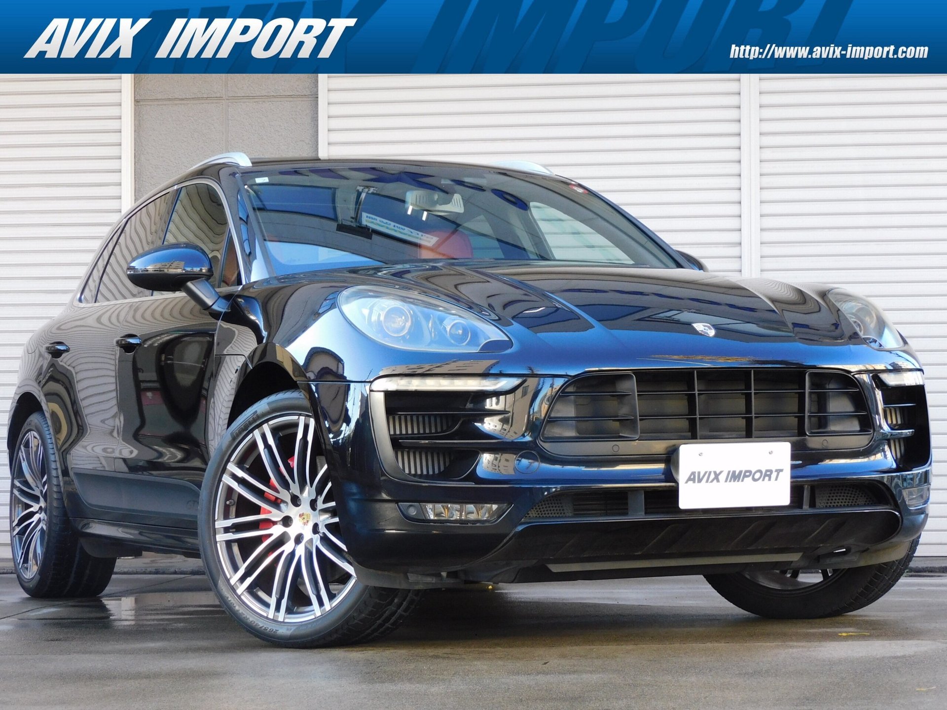 PORSCHE MACAN - View 1