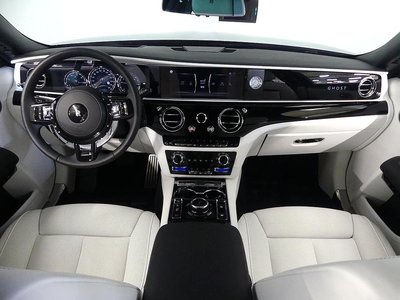 ROLLS-ROYCE GHOST - 7