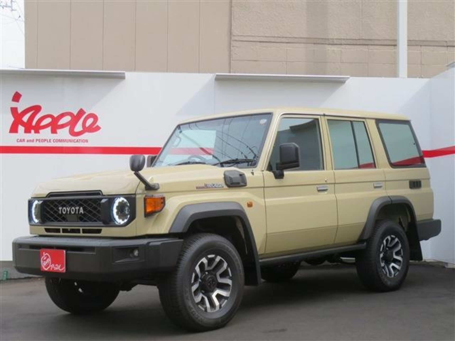 TOYOTA LAND CRUISER 70 - View 1