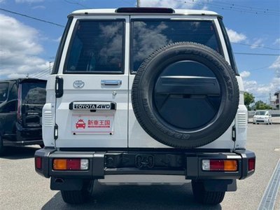 TOYOTA LAND CRUISER 70 - 10
