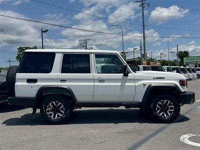 TOYOTA LAND CRUISER 70 - 8