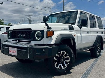 TOYOTA LAND CRUISER 70 - 5