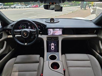 صورة 5 لـ 2025 Porsche TAYCAN