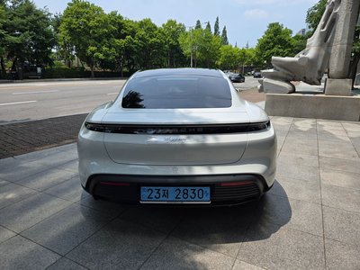 صورة 3 لـ 2025 Porsche TAYCAN