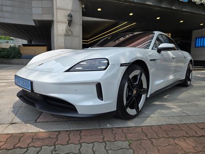 صورة 1 لـ 2025 Porsche TAYCAN