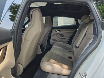 صورة 10 لـ 2025 Porsche TAYCAN