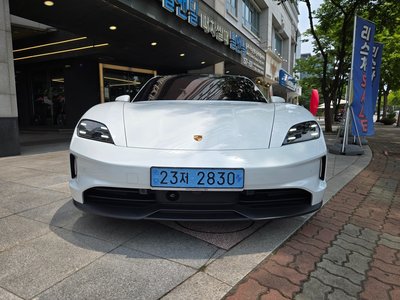 صورة 2 لـ 2025 Porsche TAYCAN