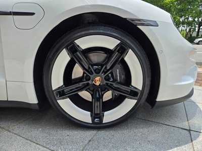 صورة 6 لـ 2025 Porsche TAYCAN