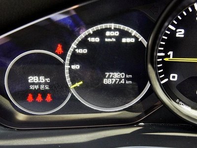 PORSCHE CAYENNE - 9