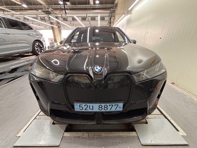 BMW IX - 4