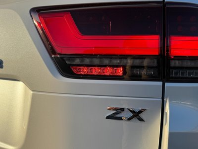 TOYOTA LAND CRUISER 300 - 7