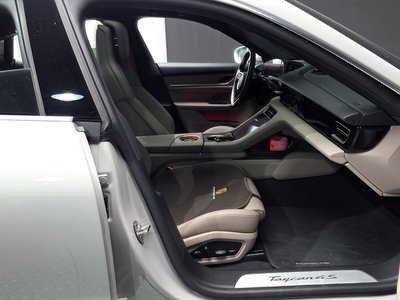 2024 Porsche TAYCAN 照片 10