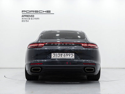 2018 Porsche PANAMERA photo 3