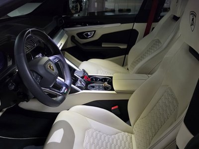 2021 Lamborghini URUS photo 5