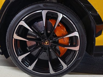 2021 Lamborghini URUS photo 6