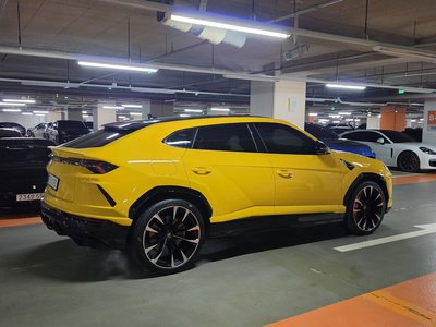 2021 Lamborghini URUS photo 4